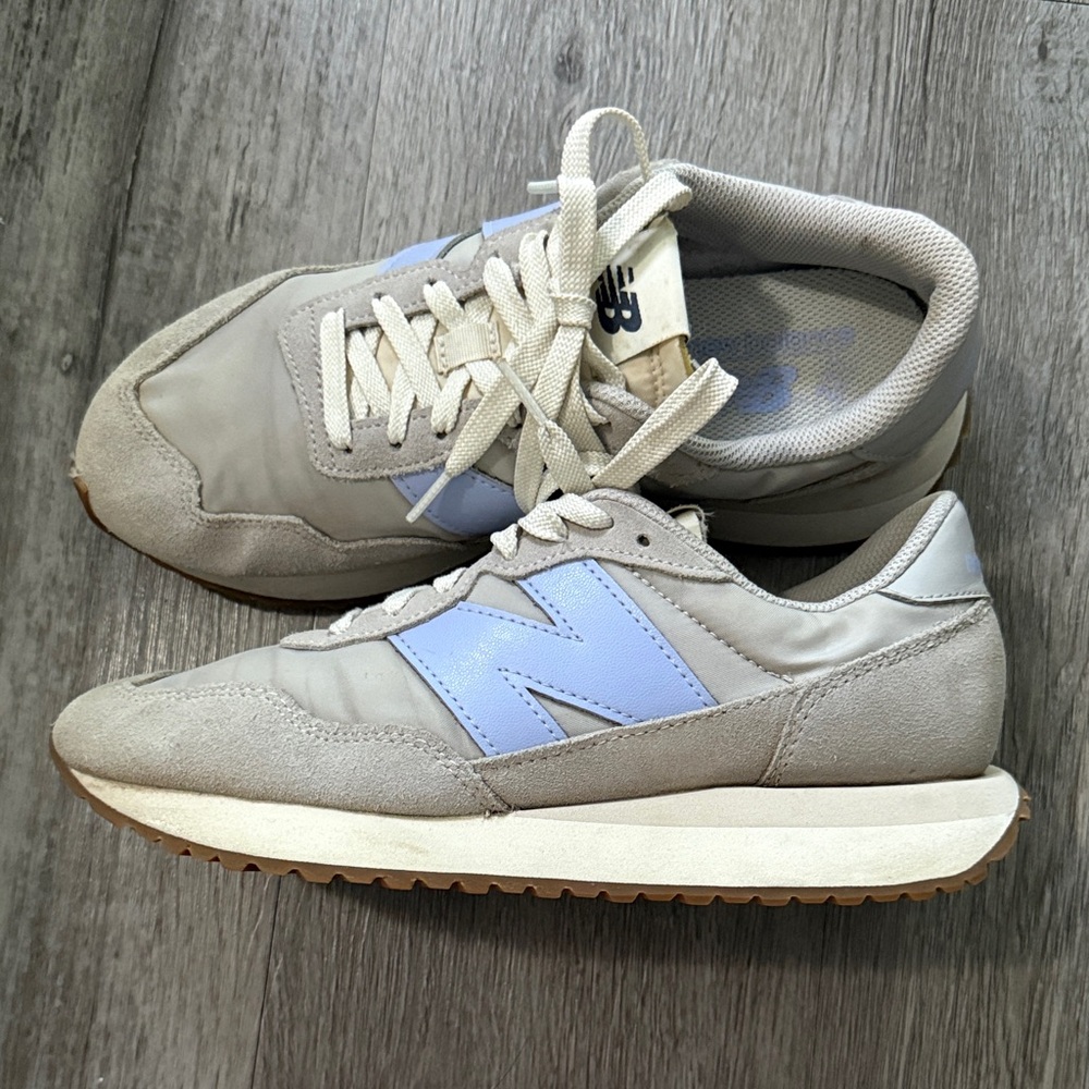 New Balance Women’s Light Gray Sneakers